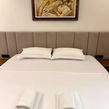 Luxury Near & Grand Park 地拉那