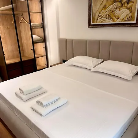 Luxury Near & Grand Park