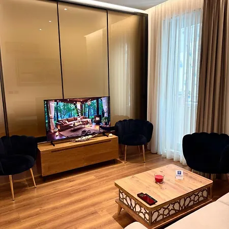 Luxury Near & Grand Park 地拉那
