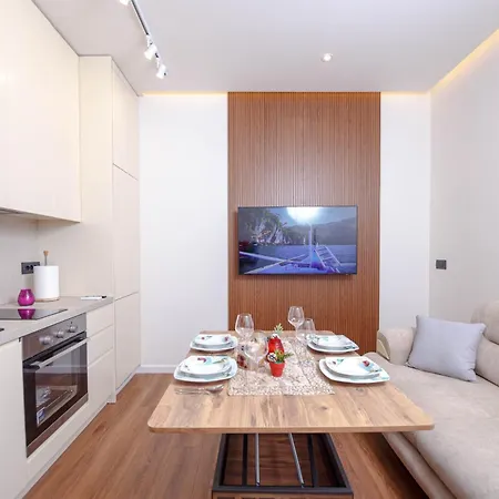 Apartment Luxury Near & Grand Park Tirana