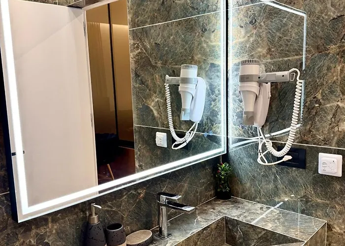 Luxury Near & Grand Park Apartamento Tirana