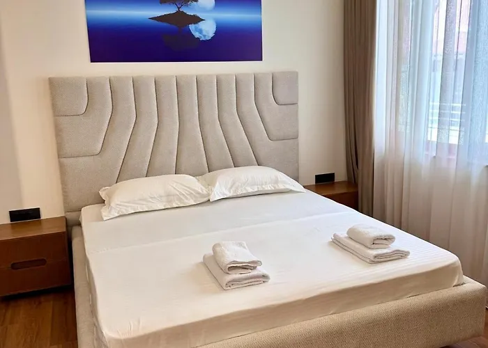 Luxury Near & Grand Park Apartamento Tirana
