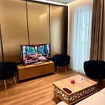 Luxury Near & Grand Park 티라나