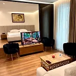Luxury Near & Grand Park * 티라나