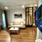 Luxury Near & Grand Park * 티라나