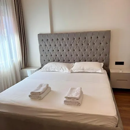 Luxury Near & Grand Park * ティラナ