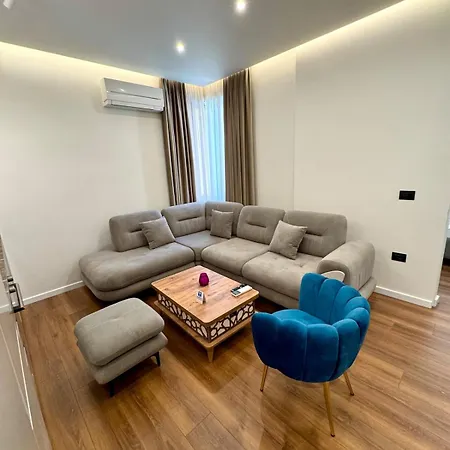 Luxury Near & Grand Park アパート