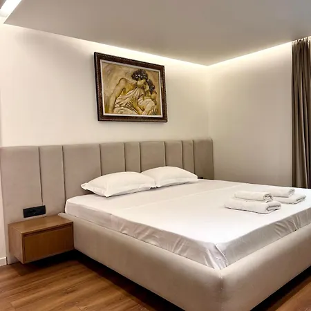 Luxury Near & Grand Park * Tirana