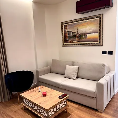 Luxury Near & Grand Park * ティラナ