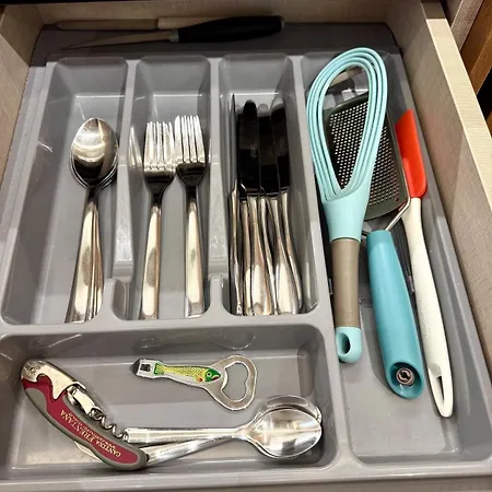 Luxury Near & Grand Park ティラナ