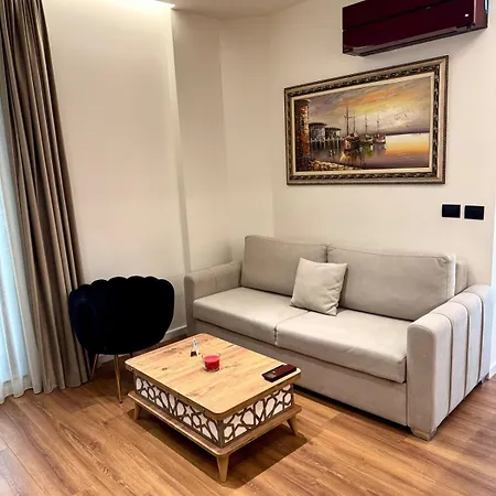 Luxury Near & Grand Park * ティラナ