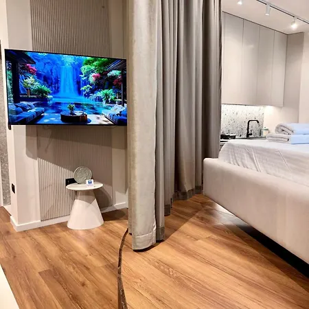 Luxury Near & Grand Park