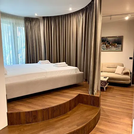 Luxury Near & Grand Park Appartamento Tirana