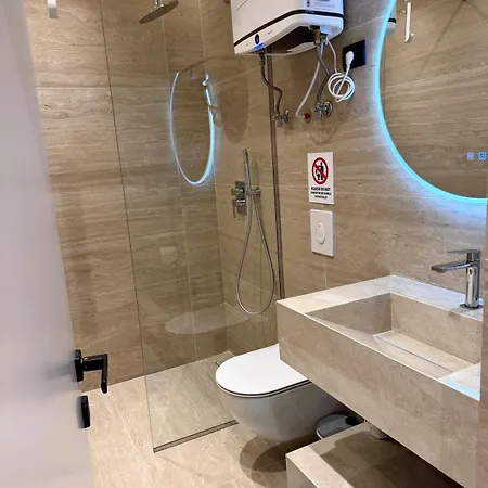 Luxury Near & Grand Park