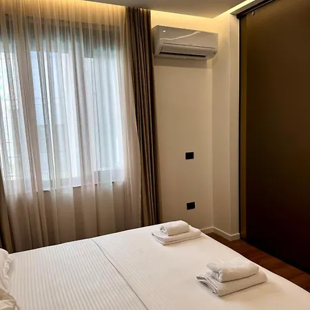 Luxury Near & Grand Park
