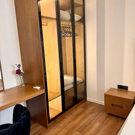 Luxury Near & Grand Park