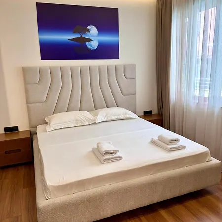 Luxury Near & Grand Park Appartamento Tirana