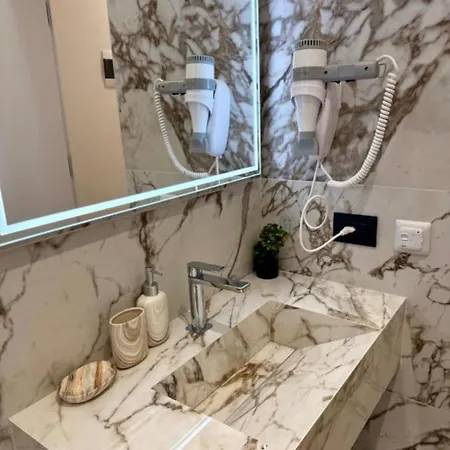 Luxury Near & Grand Park * Tirana