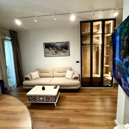 Luxury Near & Grand Park * ティラナ