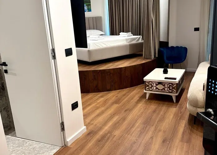 Luxury Near & Grand Park * Tirana