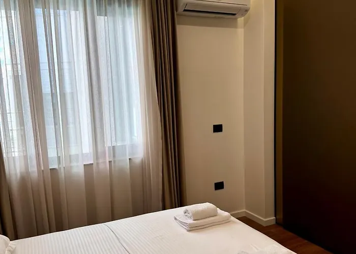 Luxury Near & Grand Park